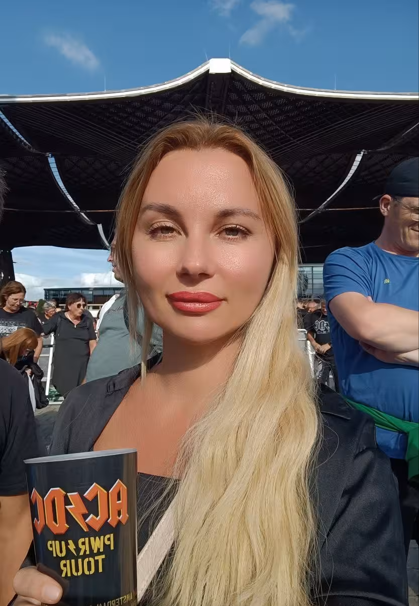 Yulia how to tell if a russian guy likes you Yulia how to tell if a russian guy likes you