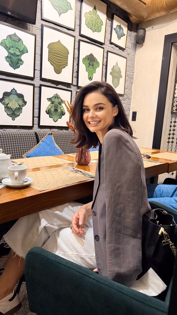 Angela 38 Naples Italy Bride meeting sites are pretty cool