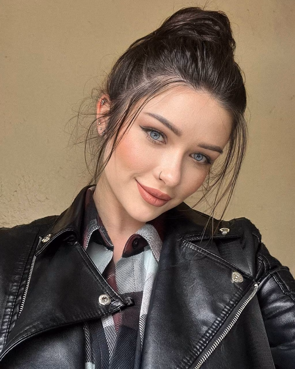 Lilianna-Mariia 25 Lviv Ukraine I'm using bride love platforms to find him